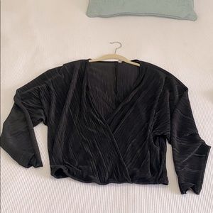 Cropped Plisse, long sleeve, deep V top